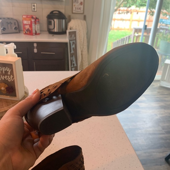 Flirty and fun booties - Picture 5 of 6